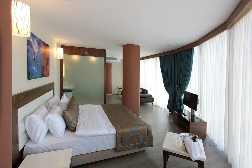 Forum Suite Otel Mersin  Bagian luar foto